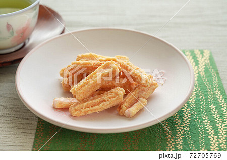 えび味の揚げせんべい えび味の揚げせんべい 72705769
