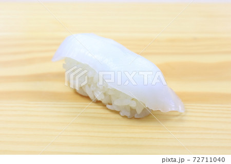 美味しいイカの握り 美味しいイカの握り 72711040