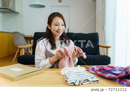 子供服のネット販売イメージ 子供服のネット販売イメージ 72711212