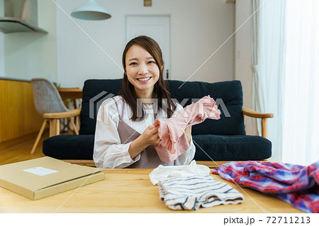 子供服のネット販売イメージ 子供服のネット販売イメージ 72711213