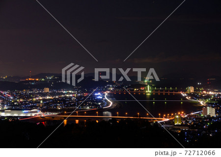 山の上から見た福山市街地の夜景 山の上から見た福山市街地の夜景 72712066