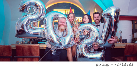 Men and women celebrating the new year 2021 72713532