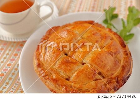 手作りパイと紅茶 アップルパイ の写真素材
