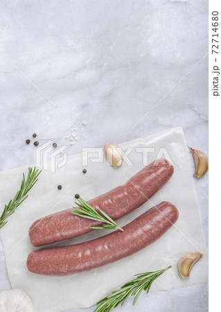 Raw meat beef sausages for grill and spicy, herbs rosemary, pepper, salt on table 72714680