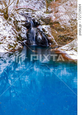 冬の桃太郎滝(縦) 冬の桃太郎滝(縦) 72719664