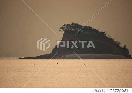 海 岩 石 72720081