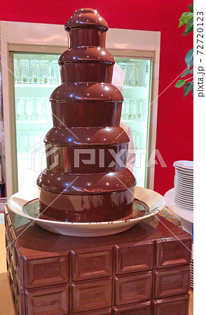 チョコレートファウンテンの写真素材 [72720123] - PIXTA