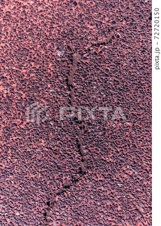赤くひび割れた背景 72720150