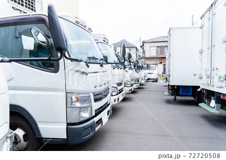 トラック 運送業 物流 ビジネスイメージ トラック 運送業 物流 ビジネスイメージ 72720508
