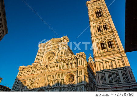 イタリア フィレンツェのサンタ マリア デル フィオーレ大聖堂のファサードの写真素材 イタリア フィレンツェのサンタ マリア デル フィオーレ大聖堂のファサードの写真素材