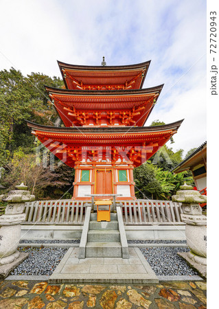 竹生島宝厳寺　三重塔 72720943