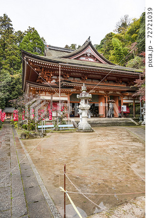 雨の竹生島宝厳寺　本堂（弁才天堂） 72721039
