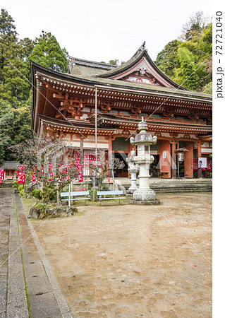 雨の竹生島宝厳寺　本堂（弁才天堂） 72721040
