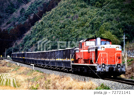 1997年　美祢線を走るDD51851石灰石輸送列車 72721141