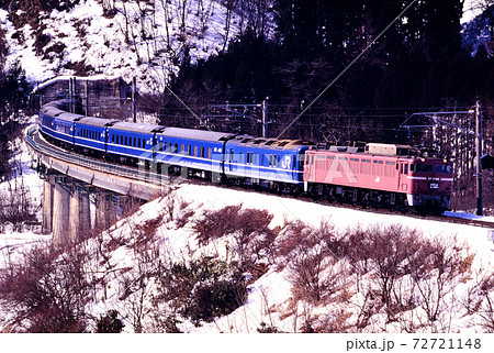 1997年 奥羽本線を行くEF81102ブルートレイン日本海3号の写真素材
