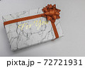 ハートいっぱいのバレンタインデープレゼント 72721931