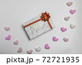 ハートいっぱいのバレンタインデープレゼント 72721935