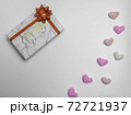 ハートいっぱいのバレンタインデープレゼント 72721937