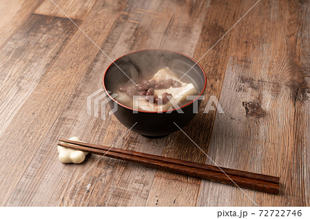 湯気のたつお汁粉 72722746