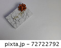 ハートいっぱいのバレンタインデープレゼント 72722792