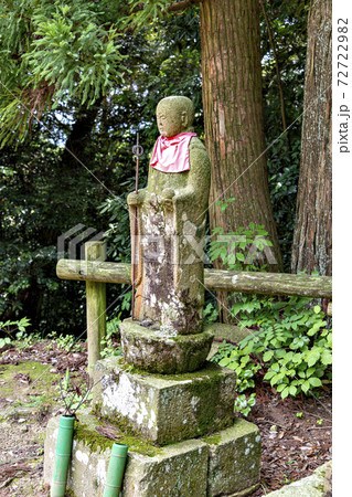 兵庫県三田市にある虚空蔵寺境内にある菩薩像 72722982