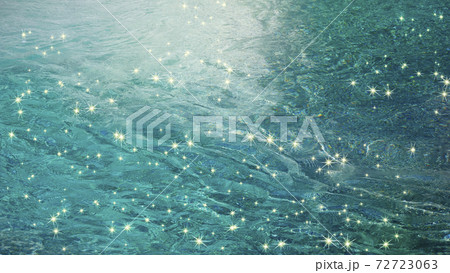 渓流の透過光 72723063