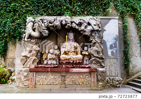 神奈川県藤沢市 江の島 江島神社(弁財天童子石像) 神奈川県藤沢市 江の島 江島神社(弁財天童子石像) 72723877