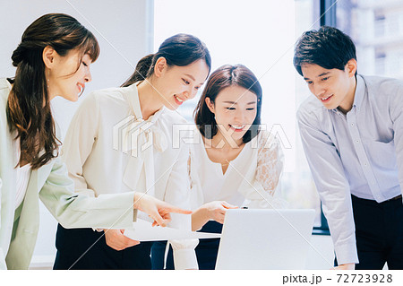 ビジネスシーン (会議、ミーティング) ビジネスシーン (会議、ミーティング) 72723928