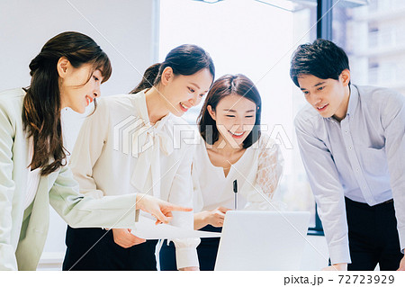 ビジネスシーン (会議、ミーティング) ビジネスシーン (会議、ミーティング) 72723929