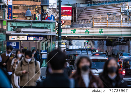 日本の東京都市景観　感染拡大は続くが…マスク姿の人たちで溢れた（英国で変異株）＝渋谷、12月21日 72723967