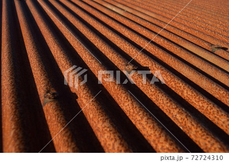 錆びた波トタン 72724310