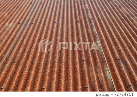 錆びた波トタン 72724311