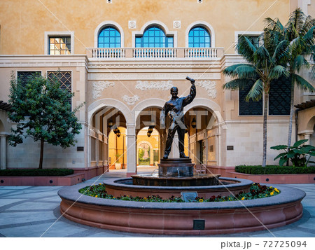 Afternoon sunny view of the USC School of Cinematic Arts Afternoon sunny view of the USC School of Cinematic Arts 72725094