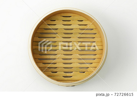 白背景に置かれたせいろ 72726615