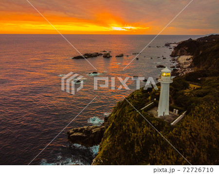 夕暮れの灯台 72726710