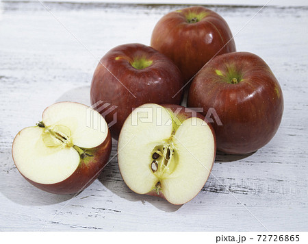 日本のリンゴ「紅玉」：酸味がありジャムやアップルパイに適した品種 72726865