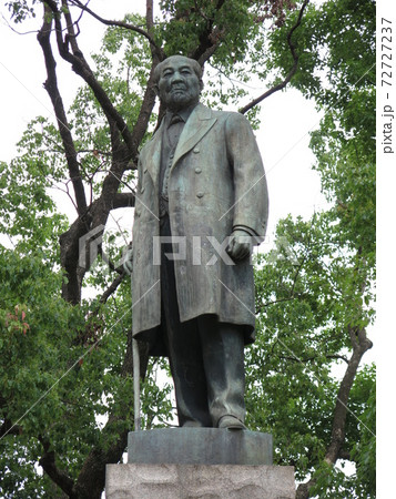 千代田区大手町の常盤橋公園にある渋沢栄一像 千代田区大手町の常盤橋公園にある渋沢栄一像 72727237