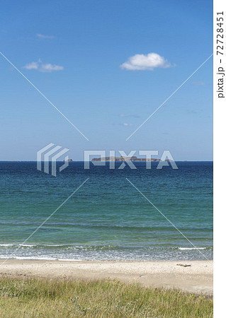 礼文島金田ノ岬からトド島を望む 72728451