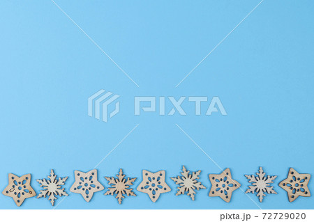 small wooden Christmas figures 72729020
