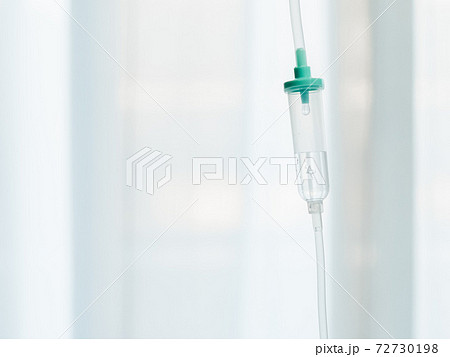 医療器具。点滴・輸液をする様子。 医療器具。点滴・輸液をする様子。 72730198