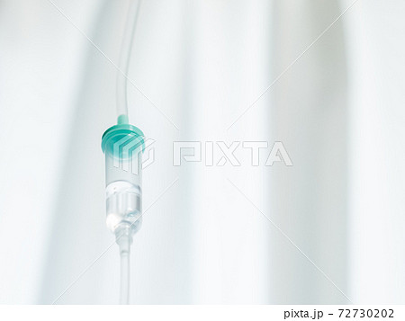 医療器具。点滴・輸液をする様子。 医療器具。点滴・輸液をする様子。 72730202