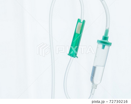 医療器具。点滴・輸液をする様子。 72730216