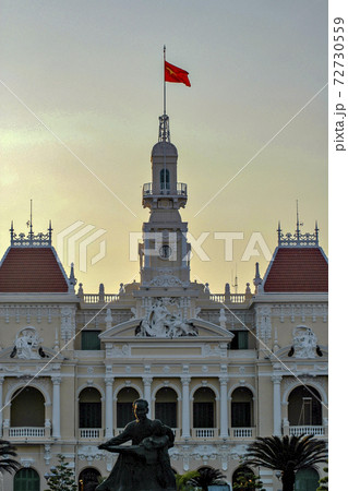 ベトナムのホーチミン人民委員会庁舎 72730559