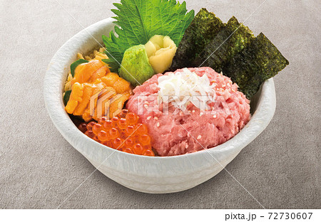 海鮮丼 72730607
