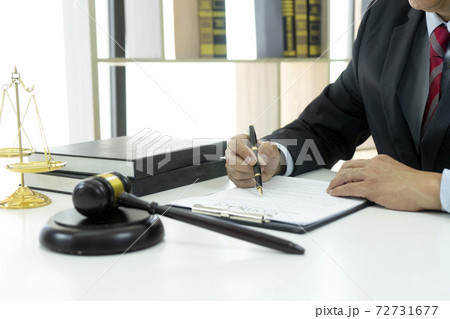 Lawyer or Judge work in the office 72731677