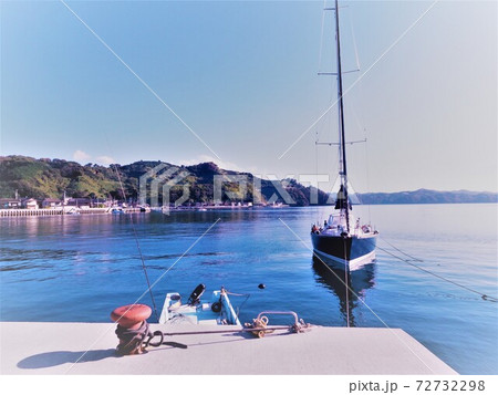 穏やかな海岸 72732298