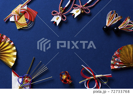 お正月のフレーム素材。正月、謹賀新年、成人式、七五三など 72733768