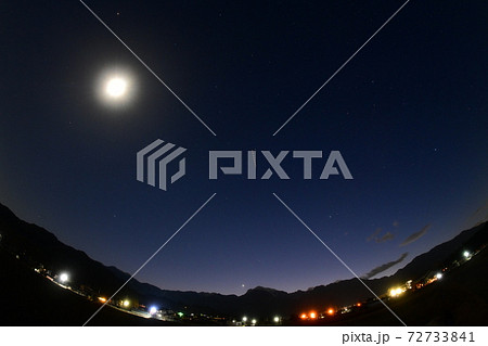 北杜市白州町、12/22木星土星大接近の星空と南アルプス甲斐駒(対角線魚眼レンズ) 北杜市白州町、12/22木星土星大接近の星空と南アルプス甲斐駒(対角線魚眼レンズ) 72733841