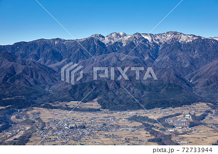 快晴の冬(12月上旬)、陣馬形山の展望台からの景色 長野県上伊那郡中川村 快晴の冬(12月上旬)、陣馬形山の展望台からの景色 長野県上伊那郡中川村 72733944