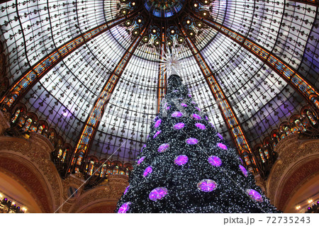 Christmas tree at Galeries Lafayette in Paris, France Christmas tree at Galeries Lafayette in Paris, France 72735243